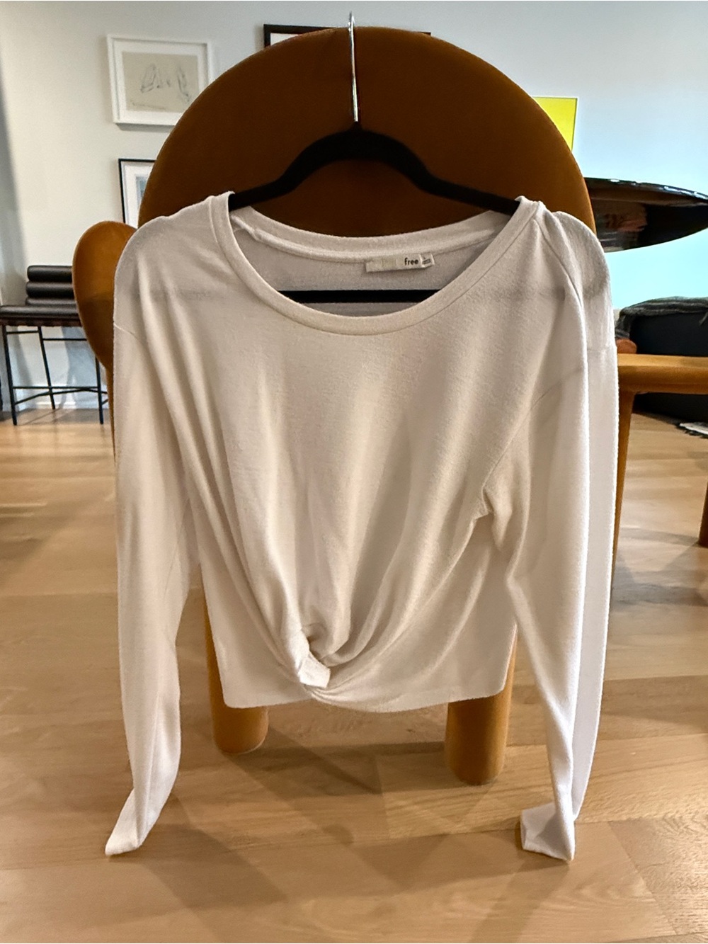 Wilfred White Front-Knot Long Sleeve Crop Tee